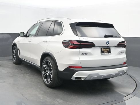 Used 2026 BMW X5 xDrive50e w/ Parking Assistance Package AWD/4WD image 3