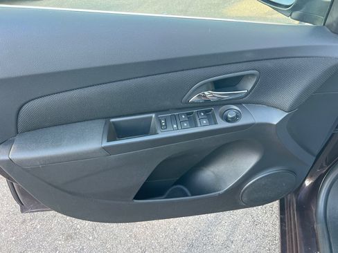 Used 2015 Chevrolet Cruze LT FWD image 17