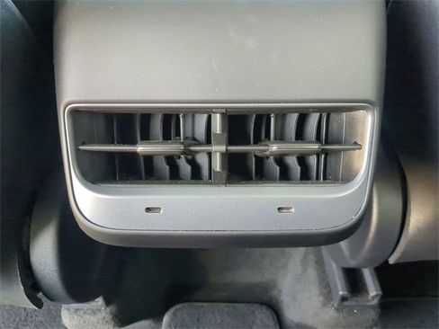 Used 2022 Tesla Model Y Performance image 17