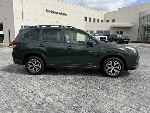 Used 2023 Subaru Forester Premium image 8