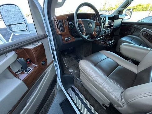 Used 2018 Chevrolet Express 2500 w/ Enhanced Convenience Package image 33