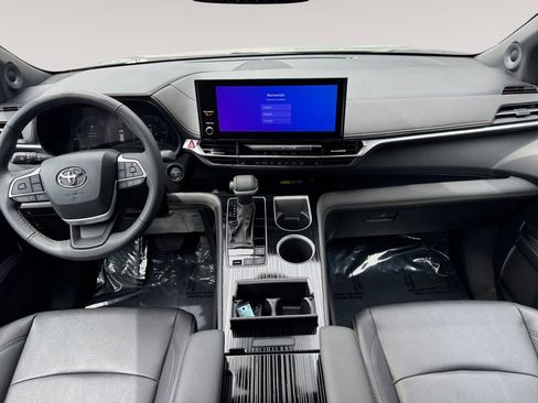 Used 2025 Toyota Sienna XLE Woodland Edition AWD/4WD image 10
