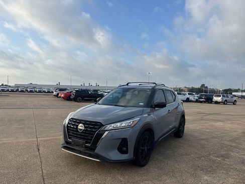 Used 2024 Nissan Kicks SR w/ SR Premium Package FWD image 7