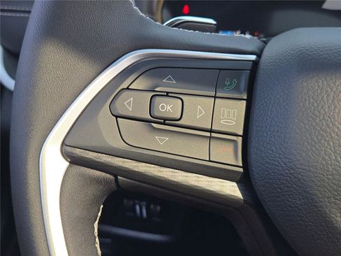 Used 2025 Jeep Grand Cherokee L Altitude image 35