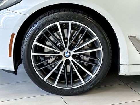 Used 2022 BMW 530i w/ Premium Package RWD image 24