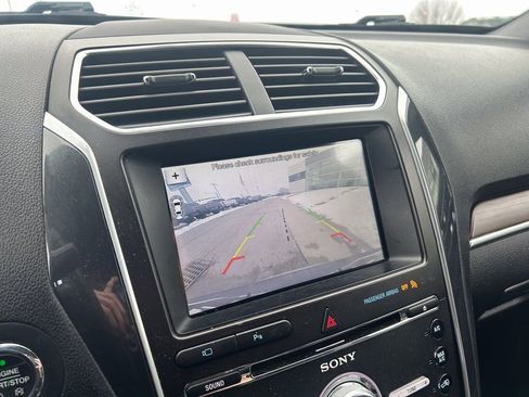 Used 2017 Ford Explorer Limited image 27