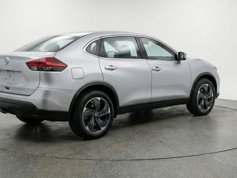 Used 2025 Nissan Rogue SV FWD image 9