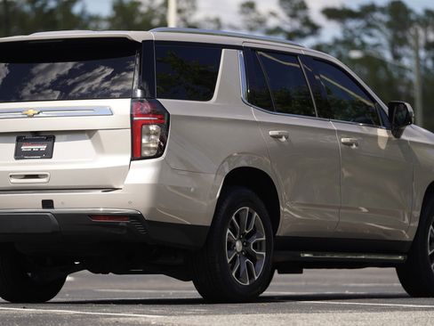 Used 2022 Chevrolet Tahoe LT w/ Luxury Package RWD image 43