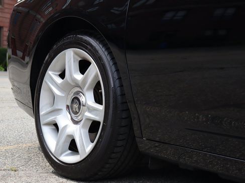 Used 2012 Rolls-Royce Ghost RWD image 11