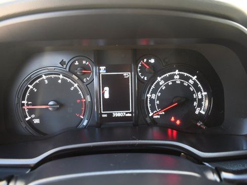 Used 2024 Toyota 4Runner SR5 AWD/4WD image 31