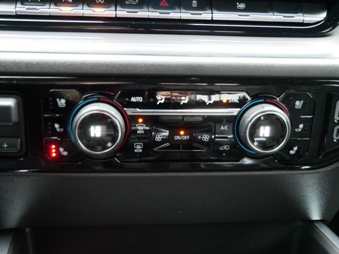 Used 2025 Chevrolet Silverado 1500 High Country w/ Technology Package image 20