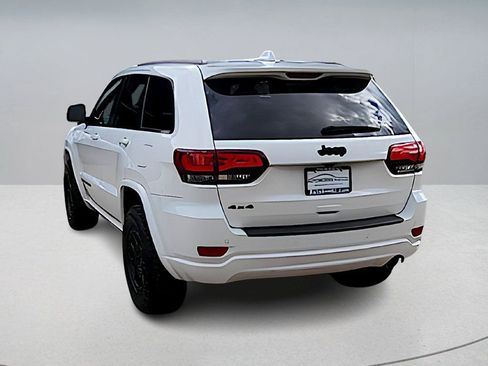 Used 2020 Jeep Grand Cherokee Altitude image 4