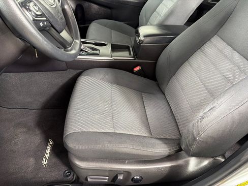 Used 2015 Toyota Camry LE image 12