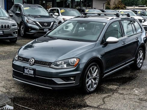 Used 2017 Volkswagen Golf S image 4