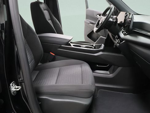 Used 2025 Chevrolet Equinox LT FWD image 30