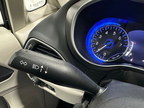 Used 2023 Chrysler Pacifica Touring-L image 21