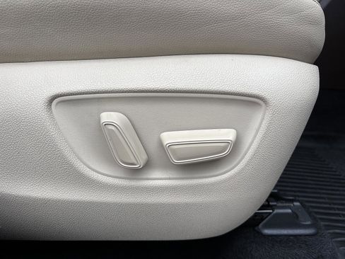 Used 2021 Toyota Highlander Platinum image 45