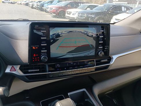 Used 2021 Toyota Sienna XLE image 23