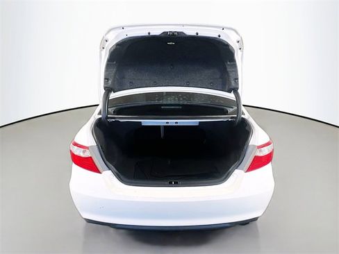 Used 2017 Toyota Camry SE image 28