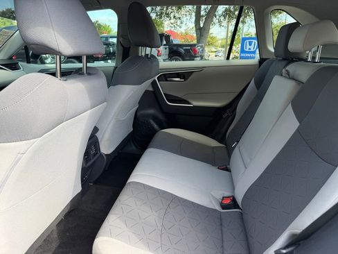 Used 2021 Toyota RAV4 XLE FWD image 9