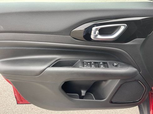 New 2026 Jeep Compass Latitude image 11