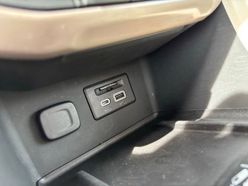 Used 2023 GMC Acadia Denali w/ Denali Technology Package image 32