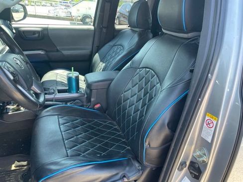 Used 2019 Toyota Tacoma SR5 w/ SR5 Appearance Package (SM) AWD/4WD image 7