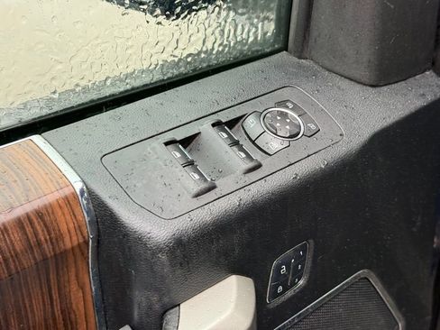 Used 2016 Ford F150 Lariat image 12