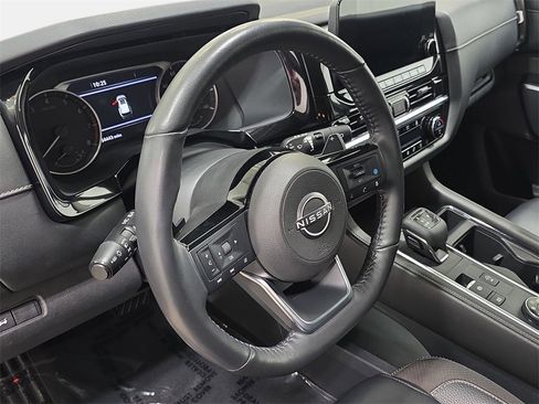 Used 2022 Nissan Pathfinder SL image 16