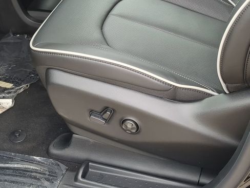 New 2026 Chrysler Pacifica Limited w/ S Appearance Package image 13