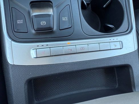 Used 2025 Kia Carnival FWD image 30