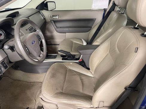 Used 2008 Ford Focus Coupe FWD image 2