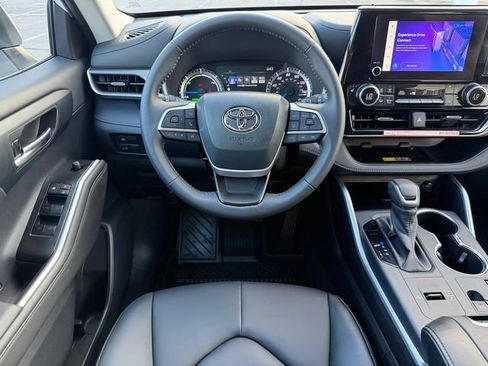 Certified 2026 Toyota Highlander XLE AWD/4WD image 25