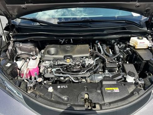 Used 2024 Toyota Sienna XLE w/ XLE Plus Package FWD image 15