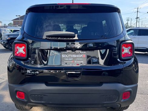 Used 2023 Jeep Renegade Latitude w/ Premium Group AWD/4WD image 6