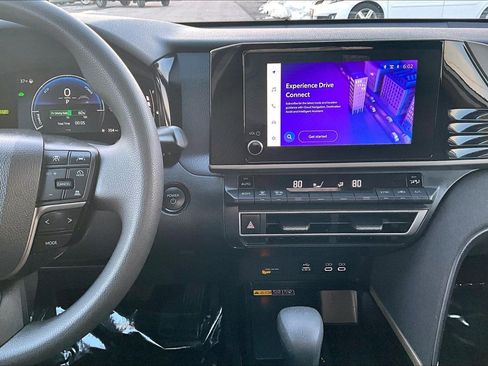 Used 2025 Toyota Camry LE image 6