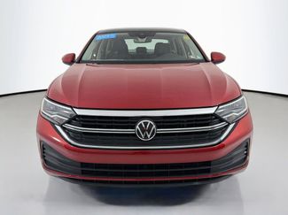 Certified 2023 Volkswagen Jetta SE w/ Panoramic Sunroof Package FWD video 2