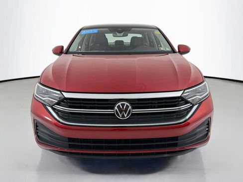 Certified 2023 Volkswagen Jetta SE w/ Panoramic Sunroof Package FWD image 2