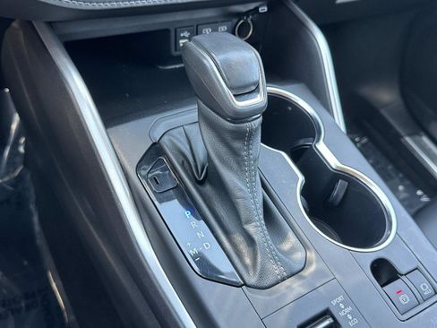 Used 2022 Toyota Highlander XLE image 29