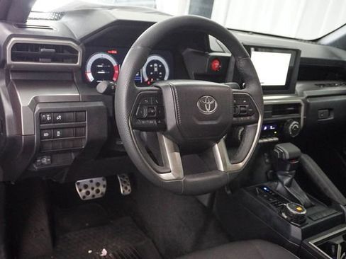 Used 2025 Toyota Tacoma Limited AWD/4WD image 5