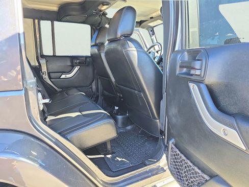 Used 2018 Jeep Wrangler Unlimited Sahara w/ Connectivity Group image 18