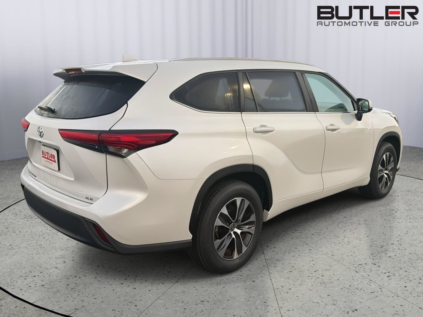 Used 2023 Toyota Highlander XLE FWD image 6