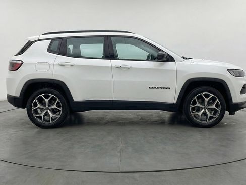 Used 2025 Jeep Compass Limited image 11