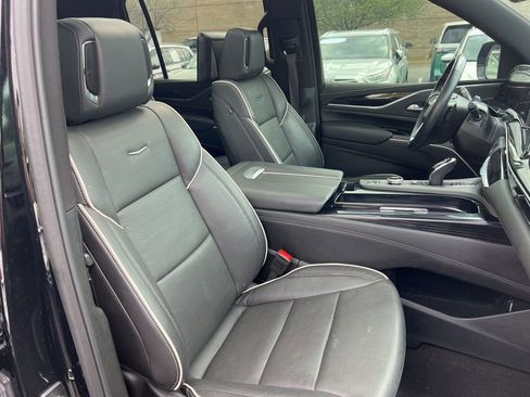 Used 2024 Cadillac Escalade ESV Sport w/ LPO, ONYX Package AWD/4WD image 23