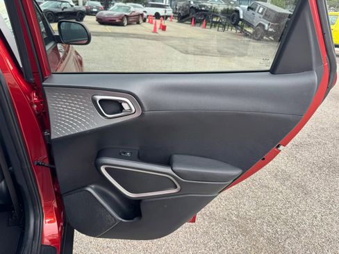 Used 2023 Kia Soul LX w/ Option Group 015 FWD image 17