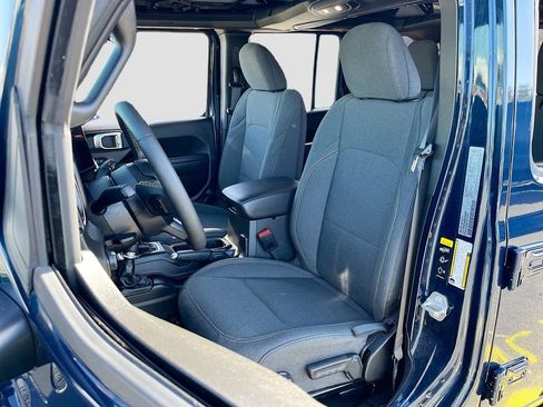 Used 2025 Jeep Wrangler Willys image 19