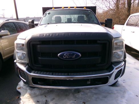 Used 2014 Ford F550 2WD Regular Cab Super Duty image 3