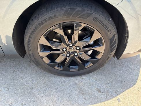 Used 2023 Kia Carnival SX FWD image 2