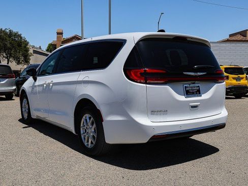 New 2026 Chrysler Pacifica Select FWD image 6