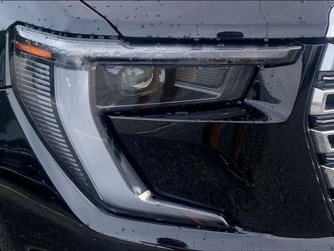 Used 2025 GMC Acadia Denali FWD image 26